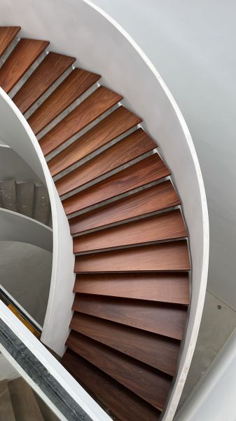 ESCADA HELICOIDAL - Modelo que está super em alta nos projetos de arquitetura