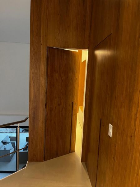 PORTA PAINEL FREIJÓ NATURAL