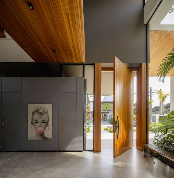 PHANDA PORTAS ALTO PADRÃO